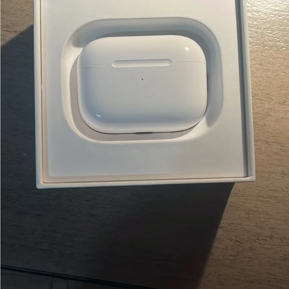 Apple AirPods Pro in White